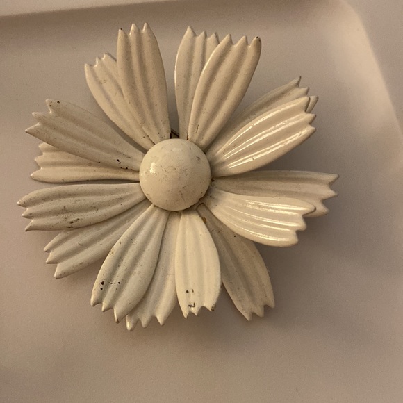 9 Vintage Floral Flower Themed Pins Brooches incl Sarah Coventry Avon Monet - Picture 2 of 16